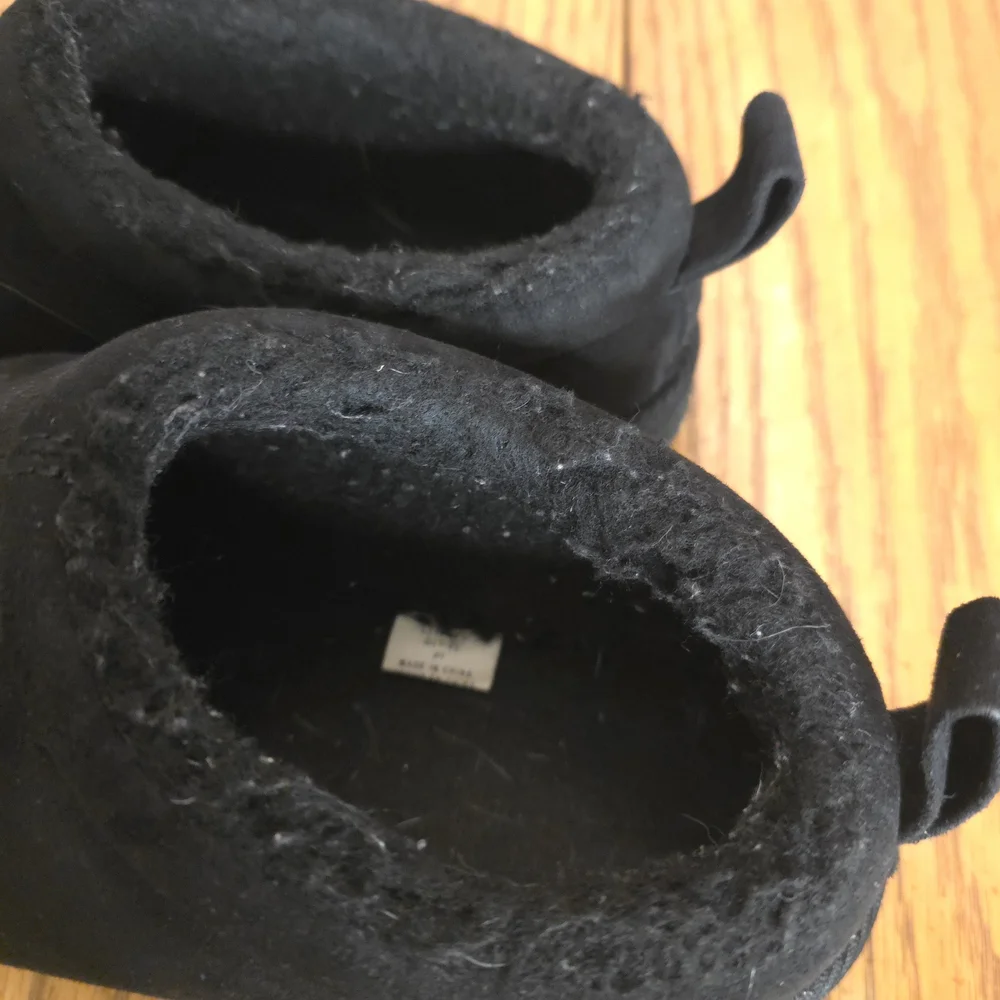 Kids Black Cozy Slip-On‎ Shoes